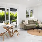 Sunny Garden The Modern Apartman *
