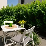 Sunny Garden The Modern *