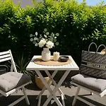 Sunny Garden The Modern Apartman