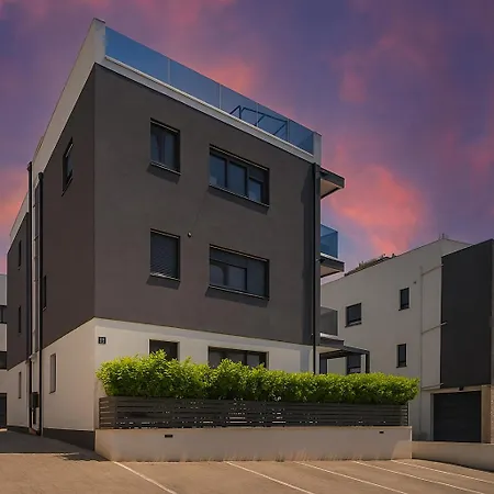 Sunny Garden The Modern זאדאר