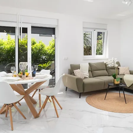 Sunny Garden The Modern דירה *